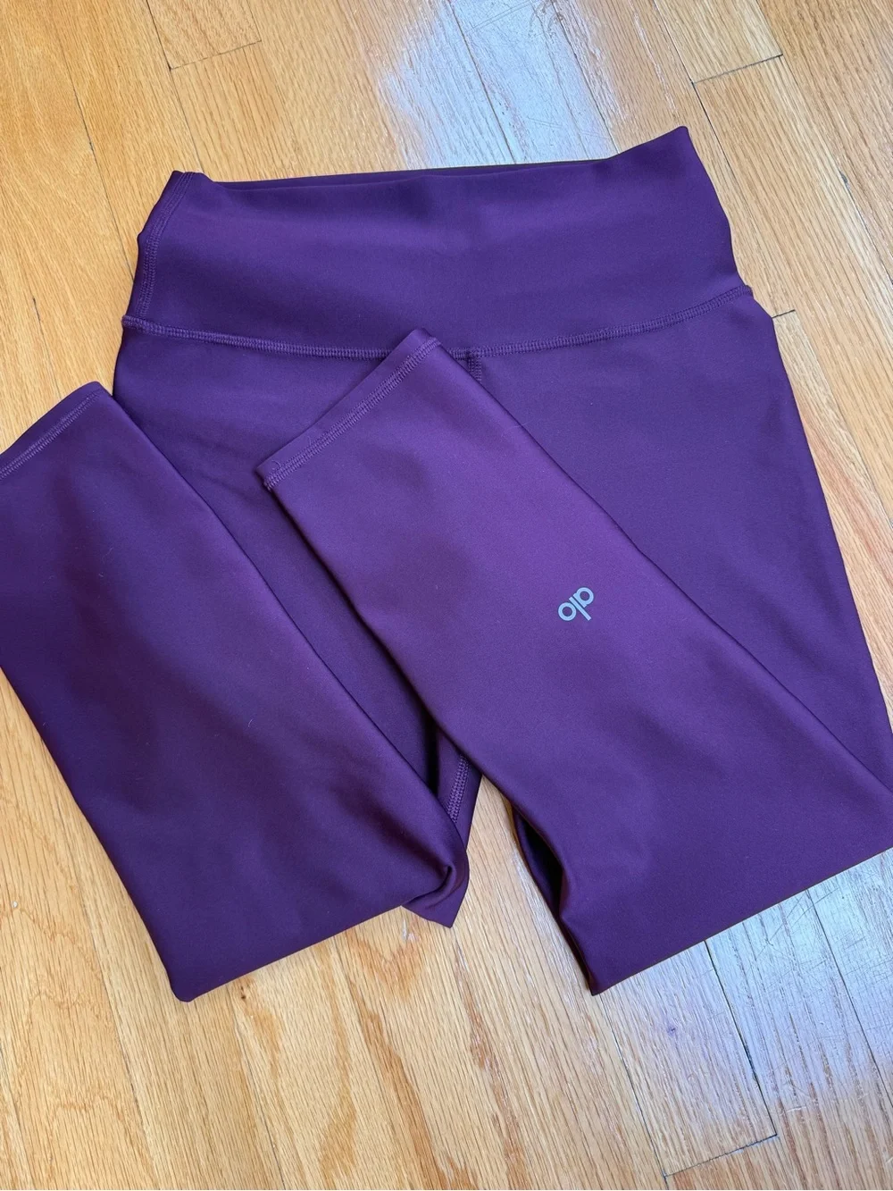 Alo Women's high-waste Airlift capri in Deep Plum